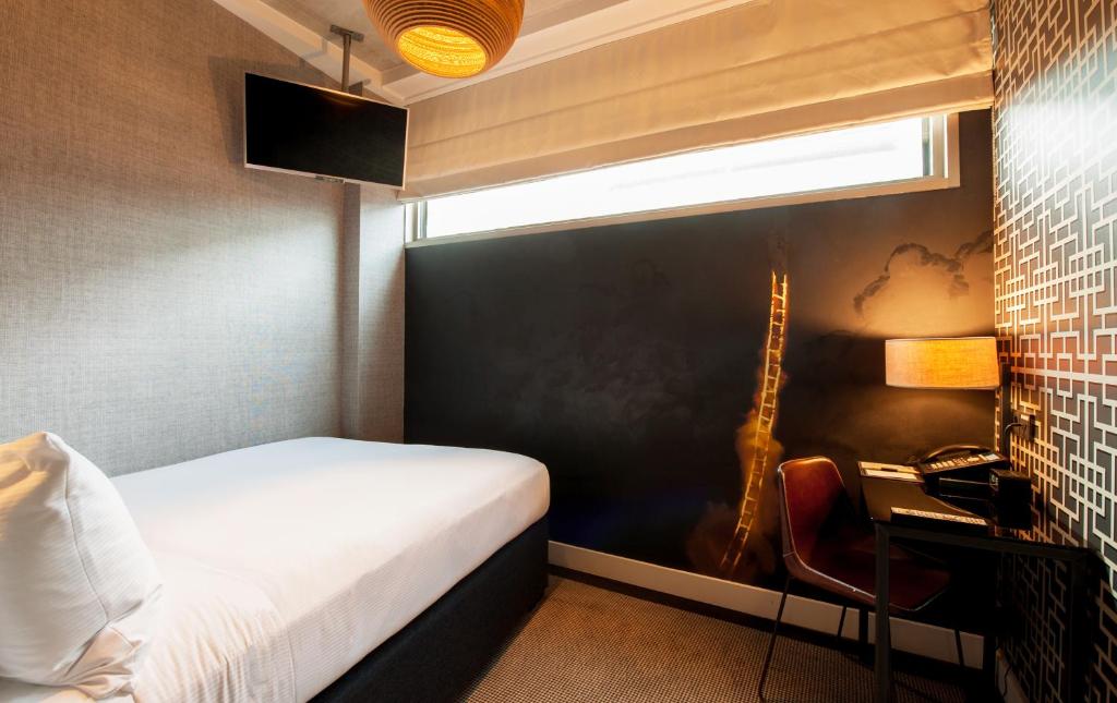 Amsterdam Street Art Double Guest Room