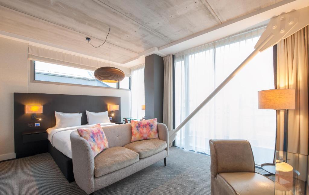 Queen Deluxe Room