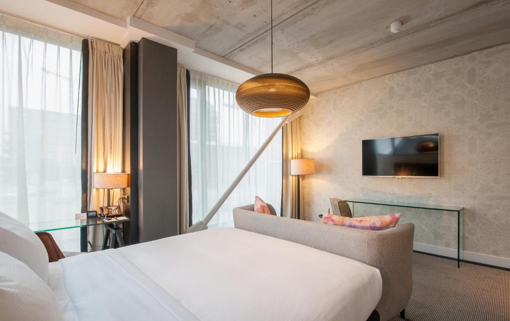 Queen Deluxe Room
