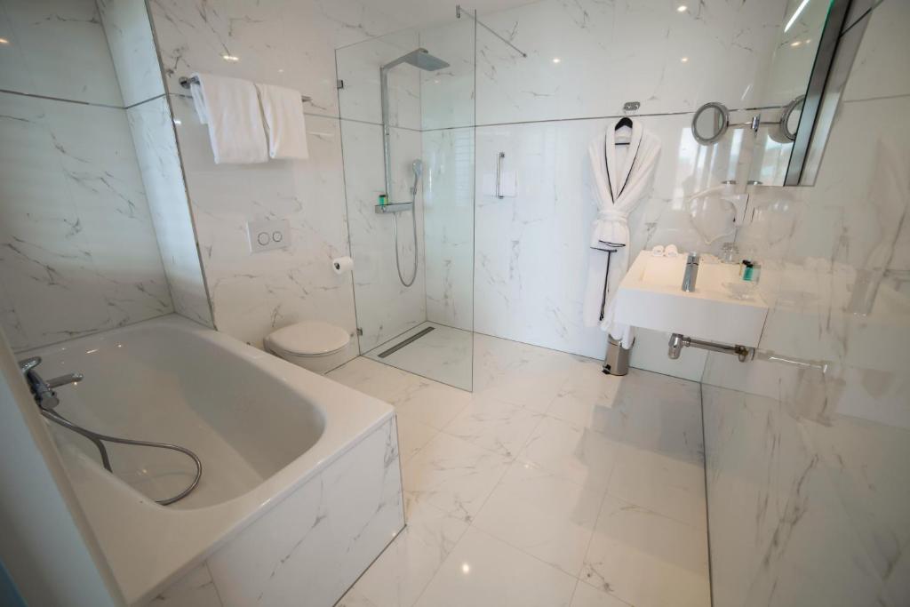 Queen Deluxe Room