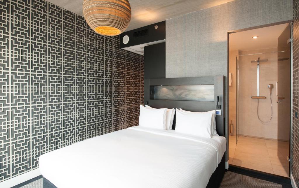 Queen Guest Room with River View