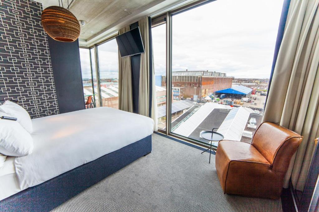 Queen Guest Room