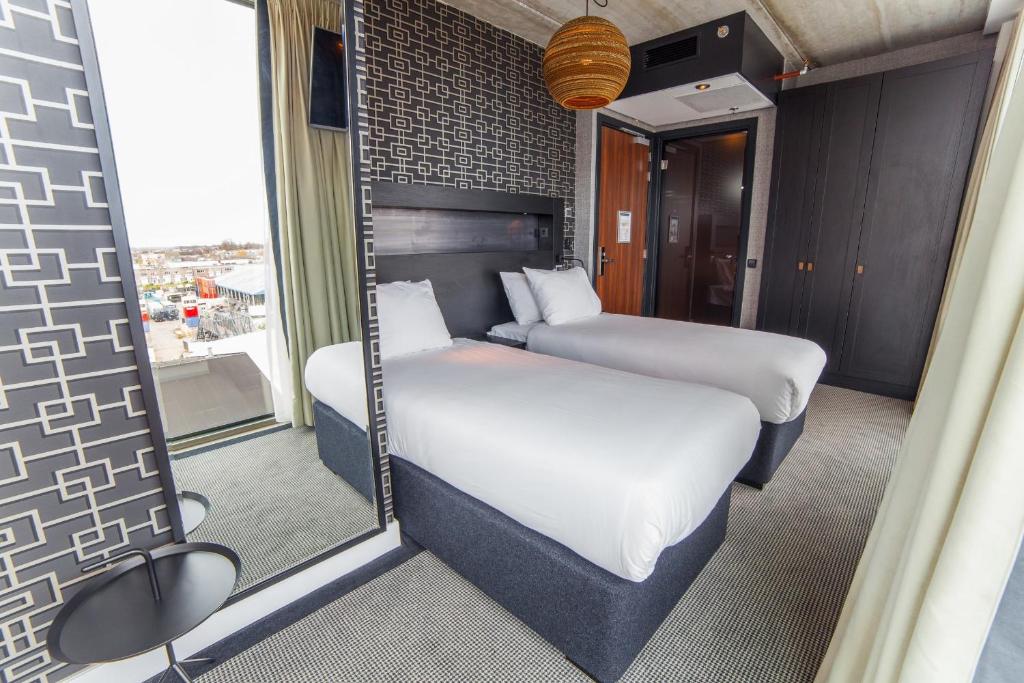 Twin Guest Room