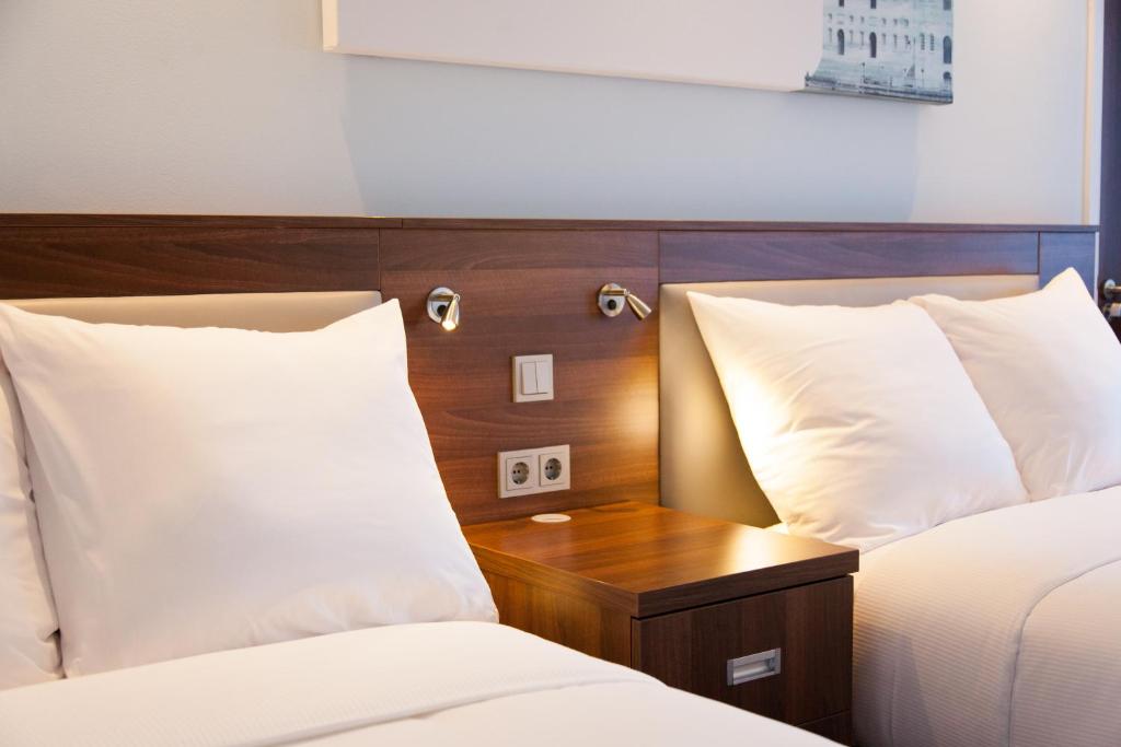 Twin Room - Non-Smoking