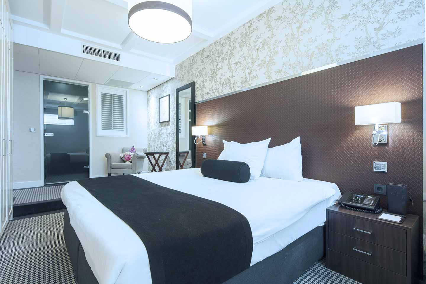 Souterrain Double Room (Limited view)