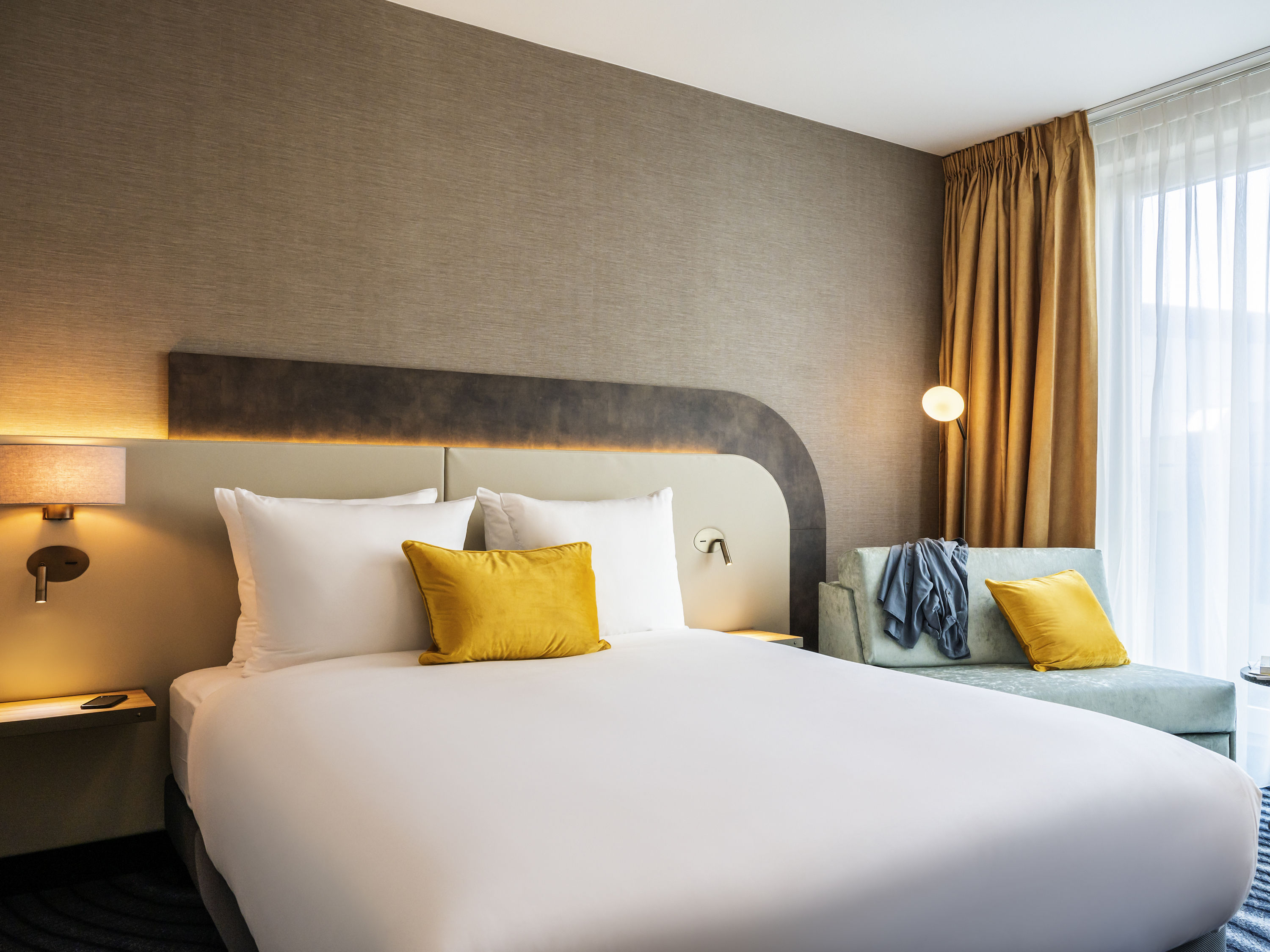 Superior Room with 1 double bed and sofa