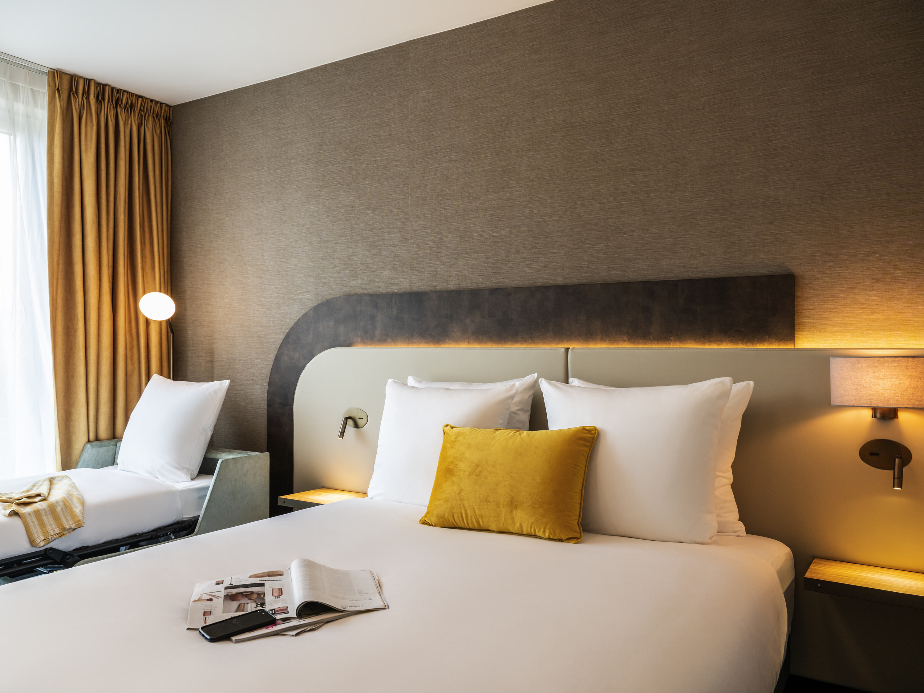 Superior Room with 1 double bed and sofa