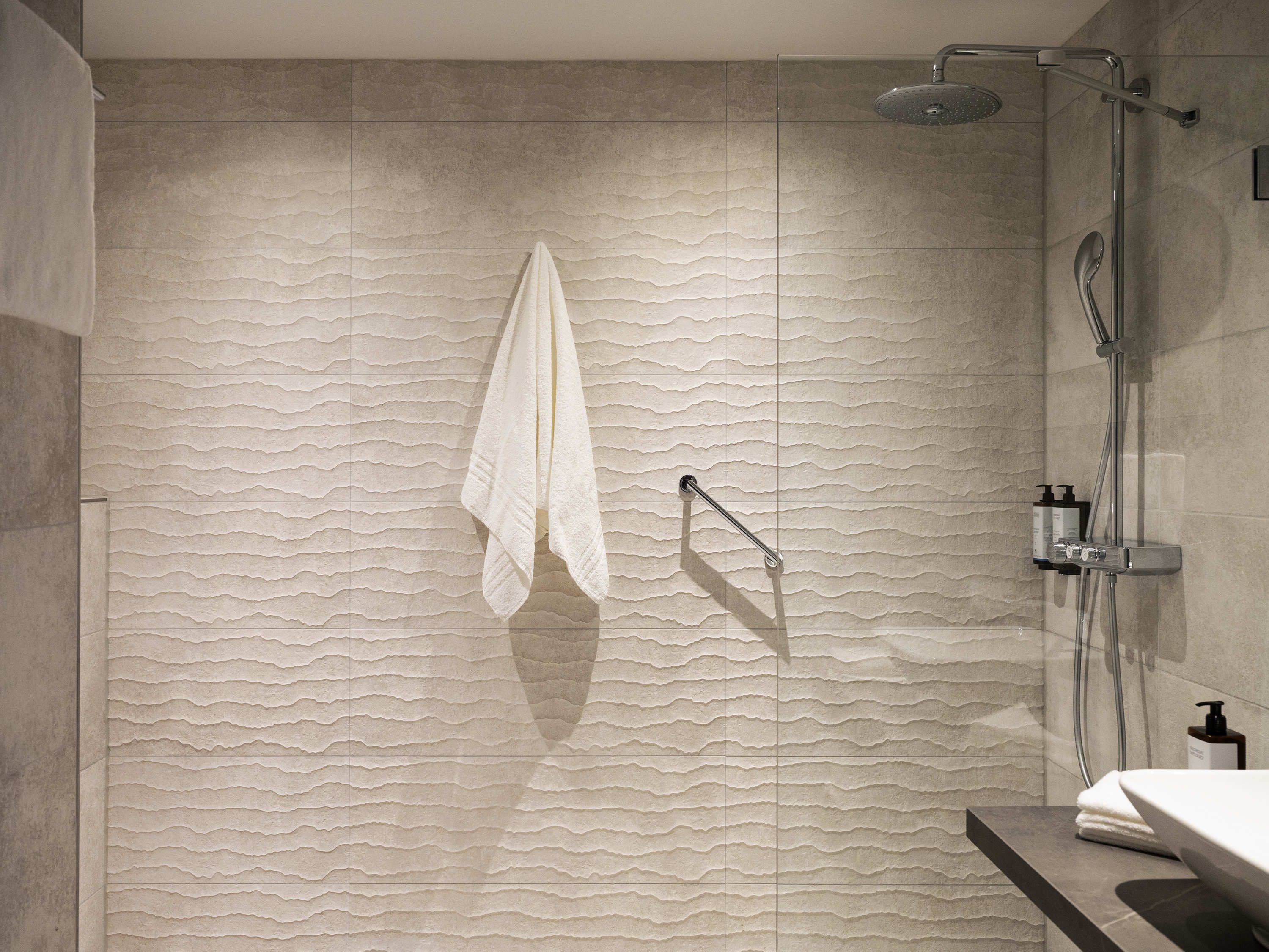 Superior Room with 1 double bed and sofa