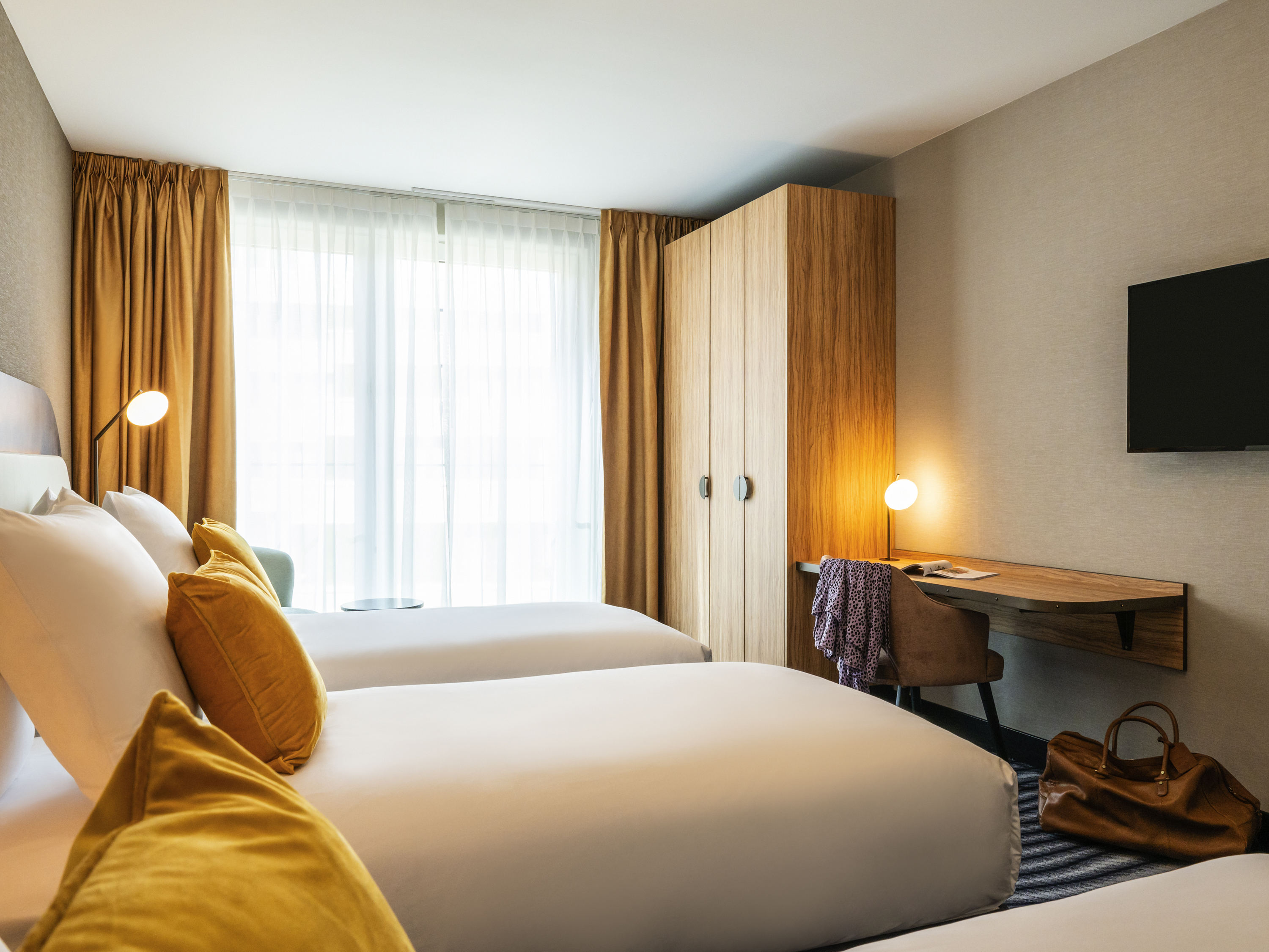 Superior Room with 3 single beds
