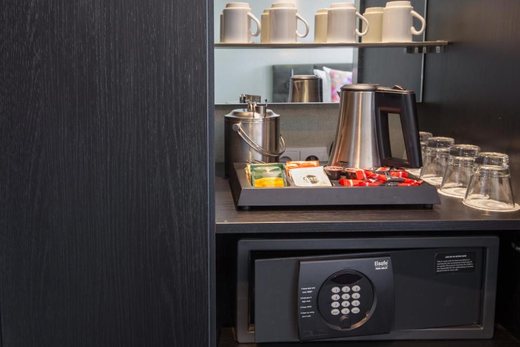 Classic Family Room with Double and Twin Beds