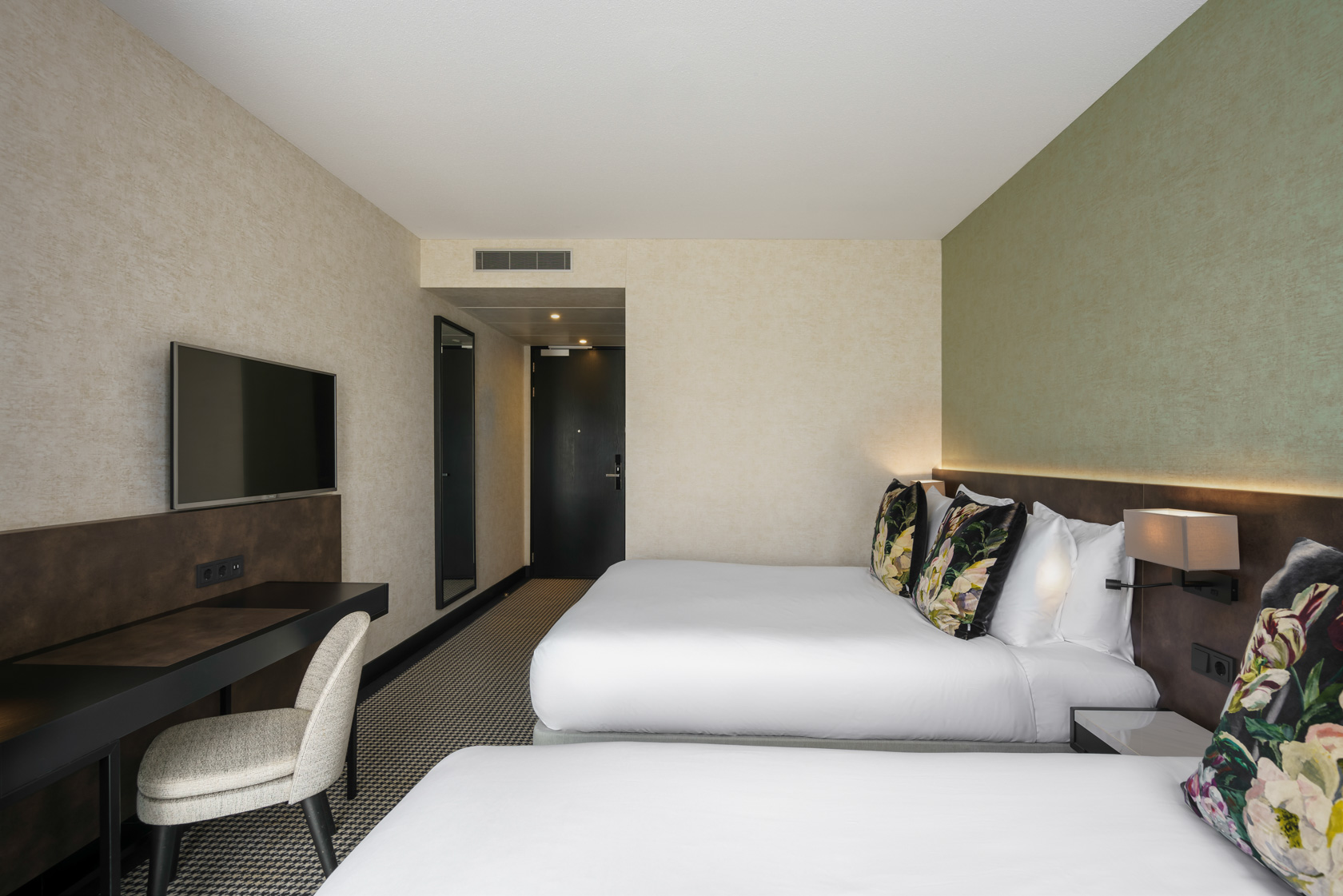 Family Triple Room with Canal View