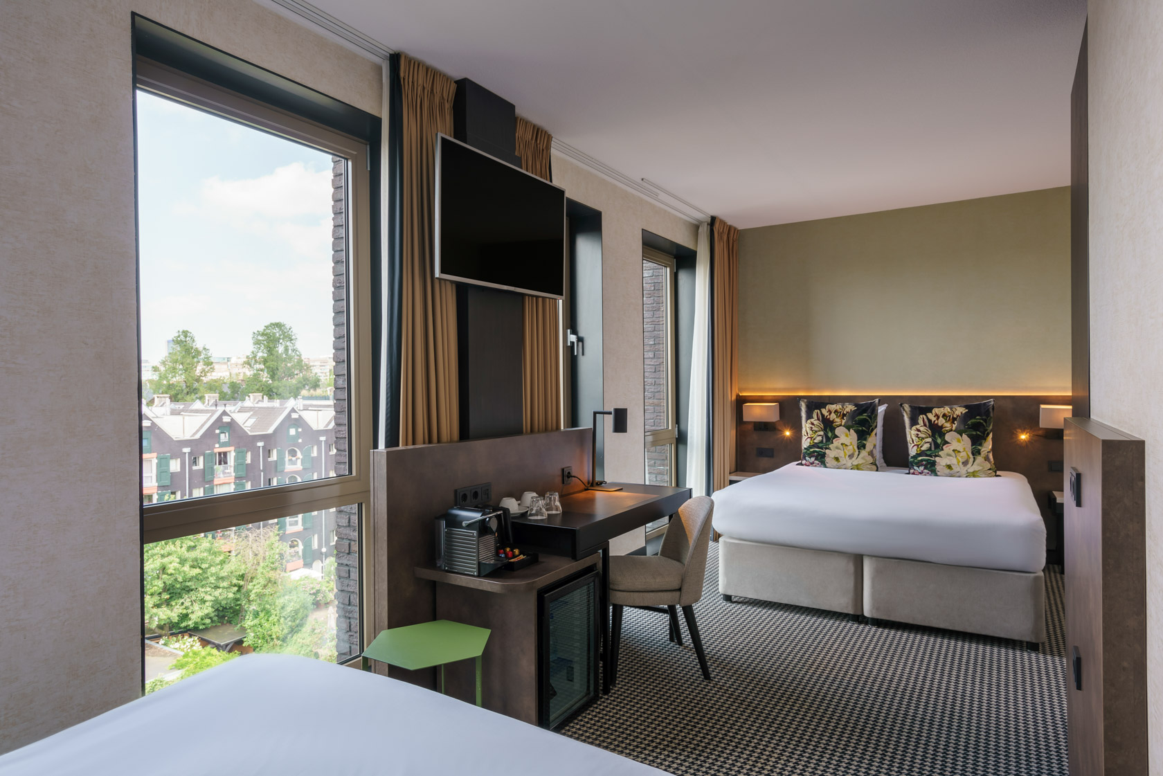 Superior Double Room with sofa bed with canal view