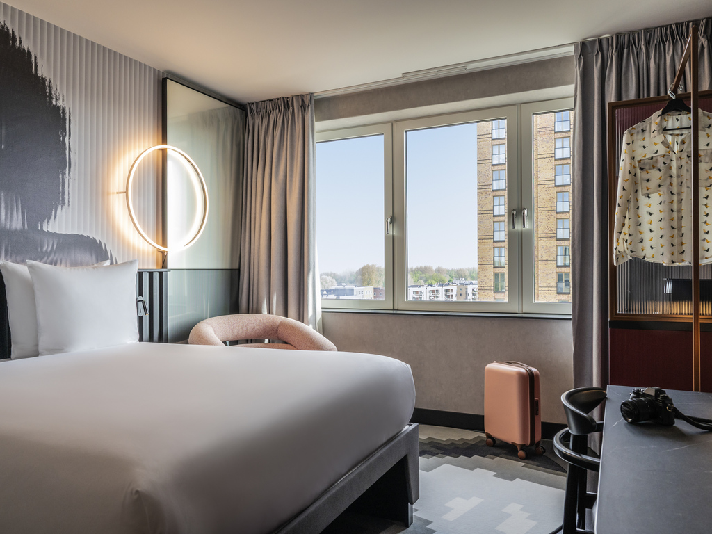Double Room with 1 queen bed