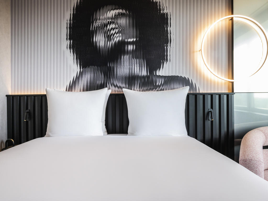 Double Room with 1 queen bed
